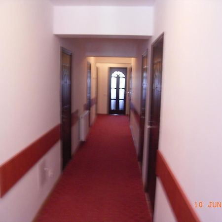 Hotel Basarab Букурещ Екстериор снимка