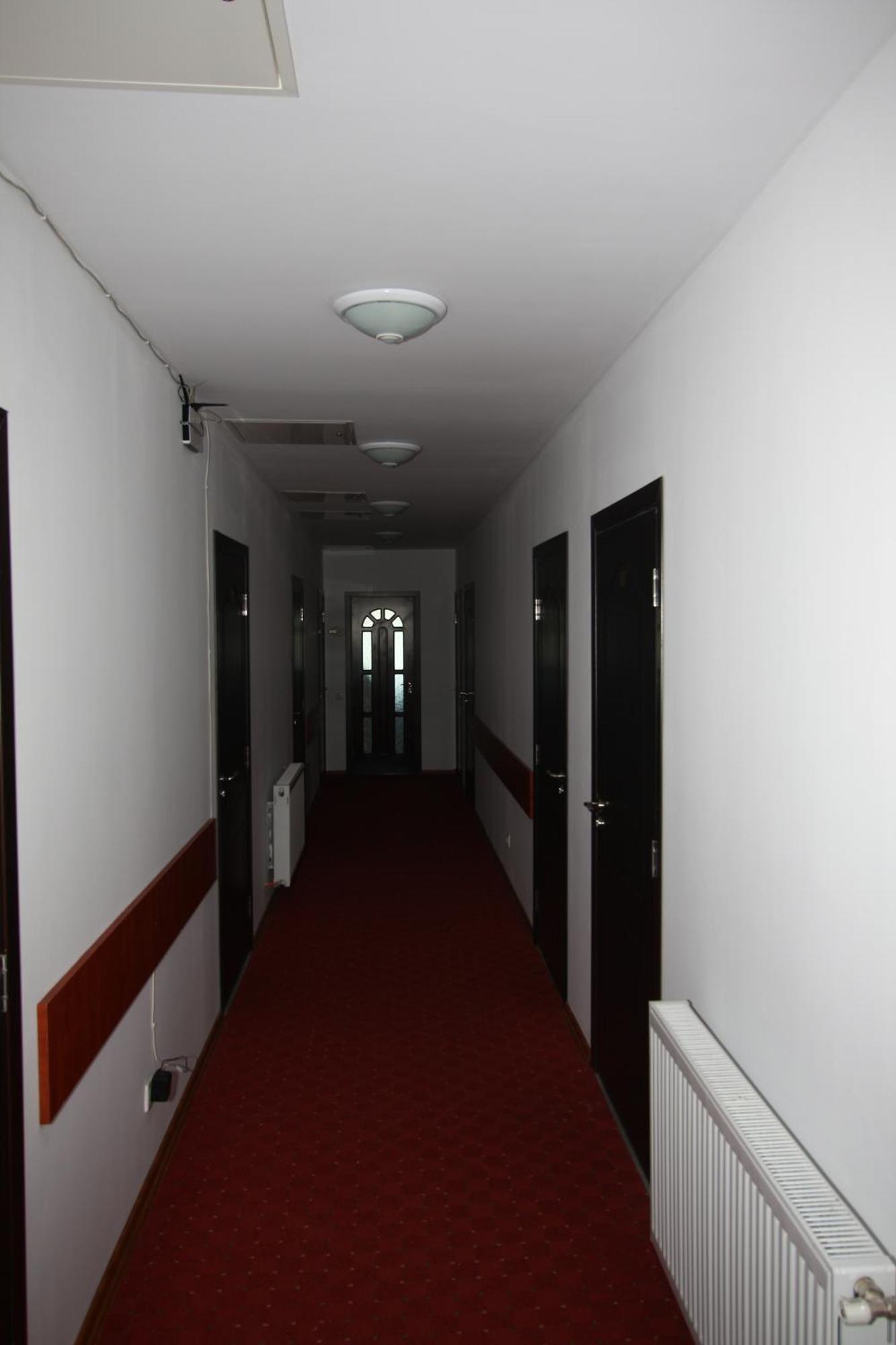 Hotel Basarab Букурещ Екстериор снимка