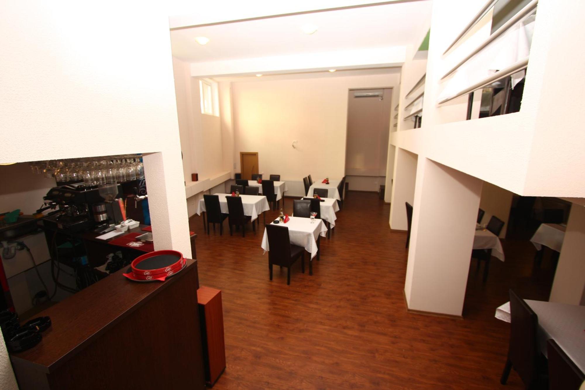 Hotel Basarab Букурещ Екстериор снимка