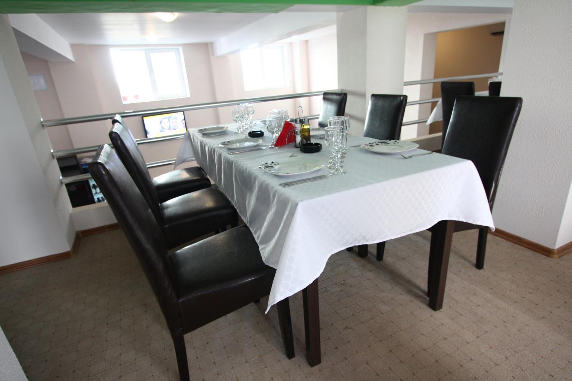 Hotel Basarab Букурещ Екстериор снимка
