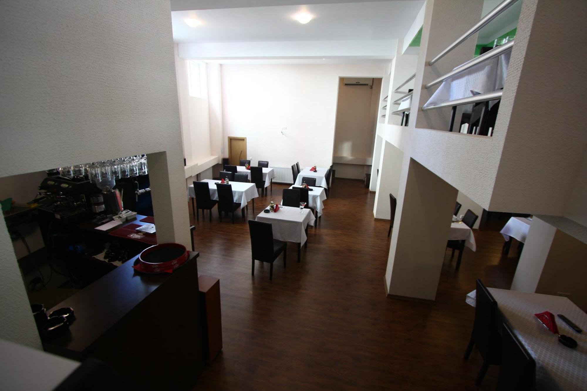 Hotel Basarab Букурещ Екстериор снимка