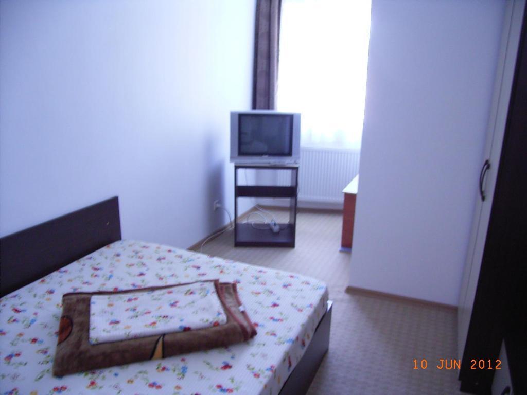 Hotel Basarab Букурещ Стая снимка