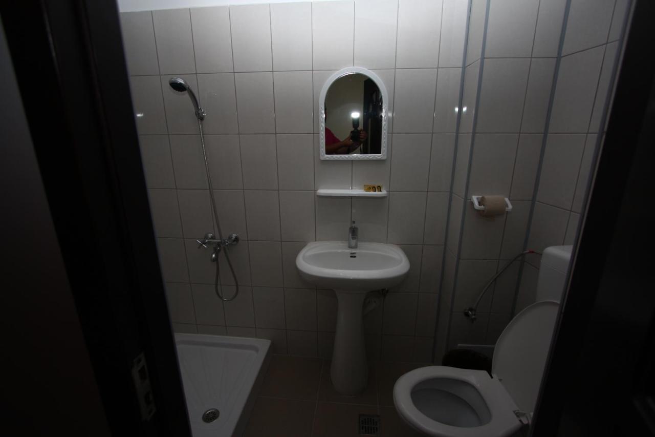 Hotel Basarab Букурещ Стая снимка