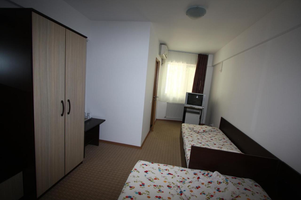 Hotel Basarab Букурещ Екстериор снимка